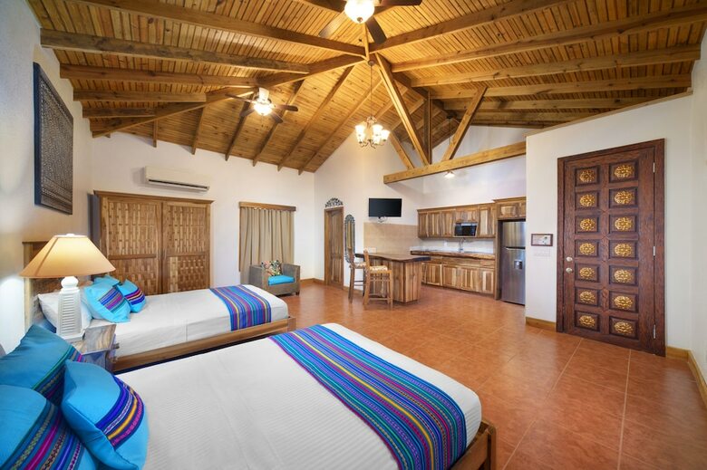Mr. Tucan Hotel