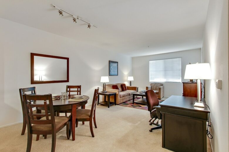 Apartamentos Global Luxury Suites At The Village