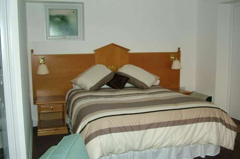 Hotel Gosfield Lake Resort