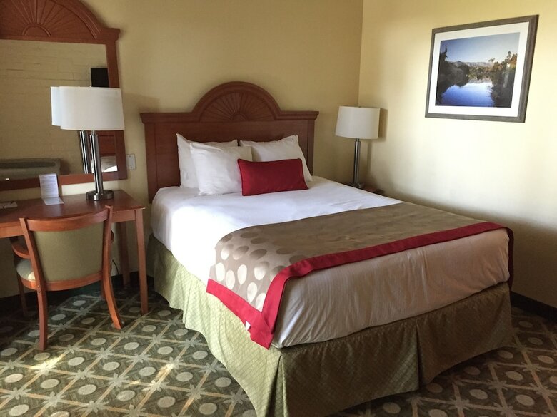 Hotel Ramada By Wyndham Santa Barbara