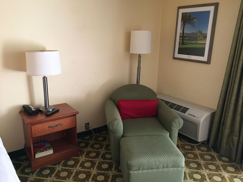 Hotel Ramada By Wyndham Santa Barbara