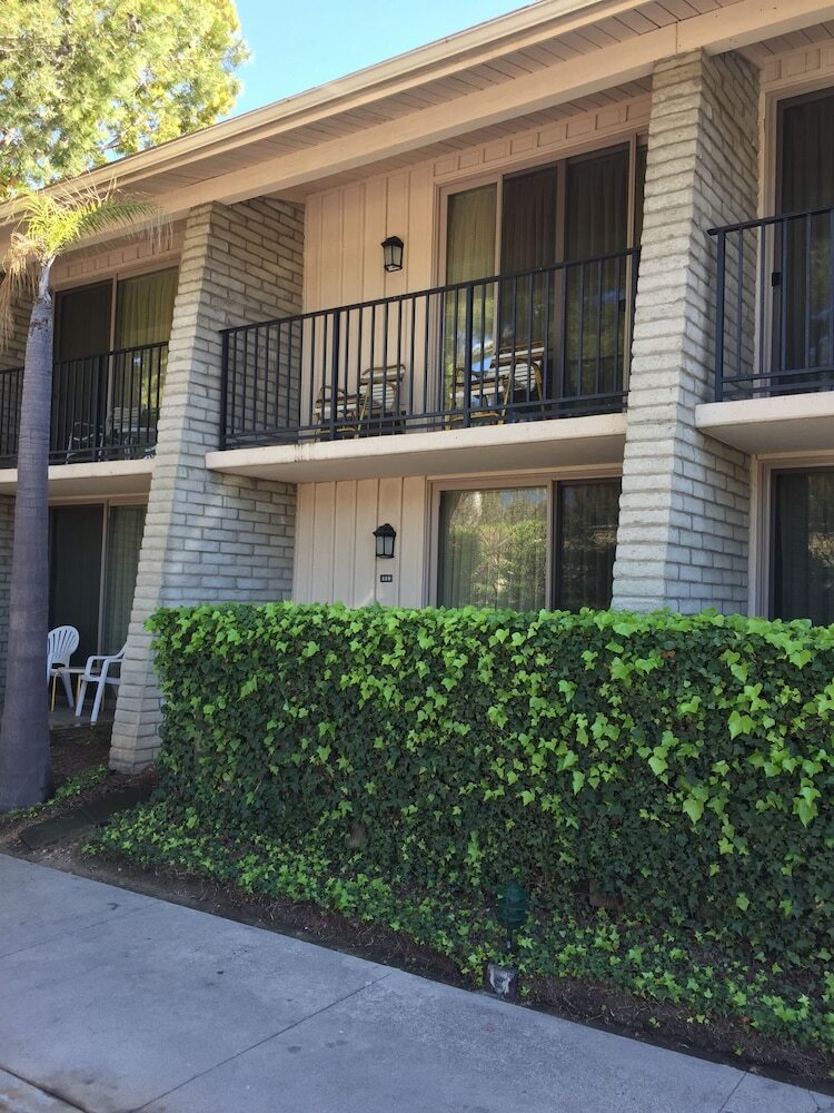 Hotel Ramada By Wyndham Santa Barbara