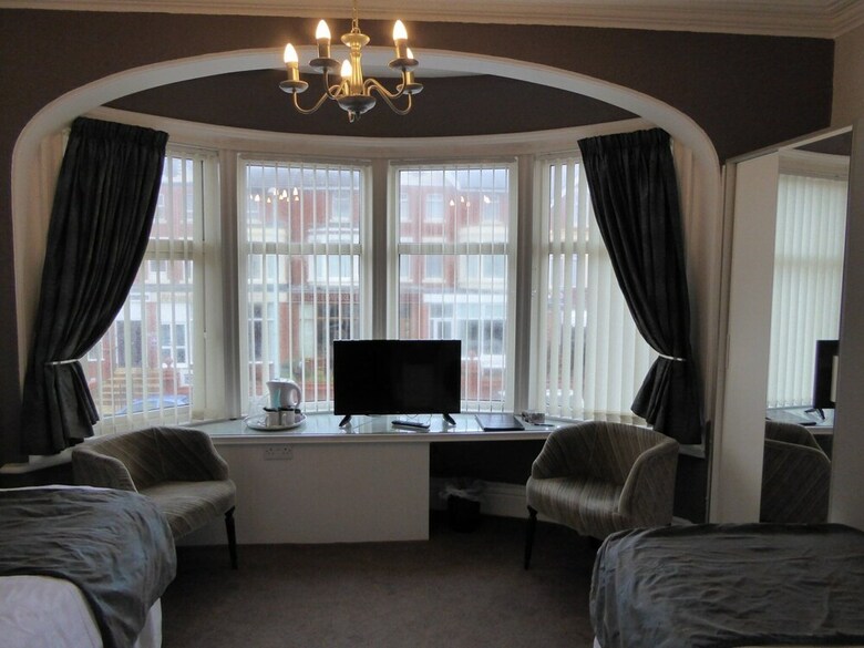 Hotel The Berwick - Over 40's Only