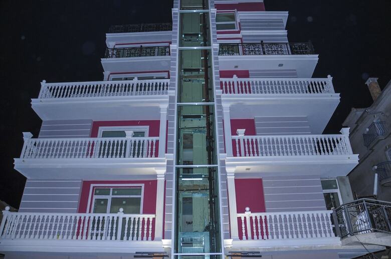 Roel Residence Apartments