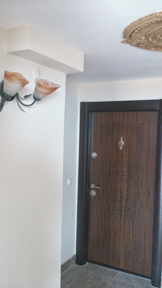 Roel Residence Apartments