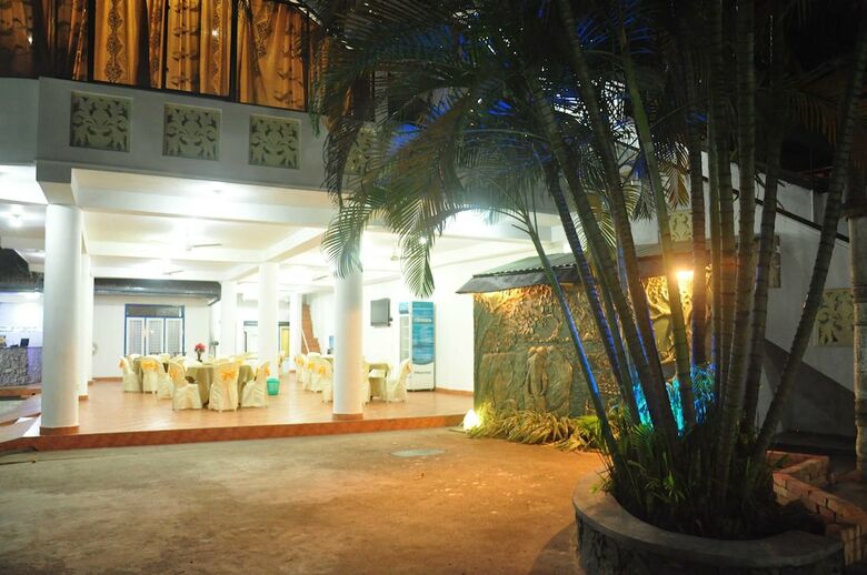 Hotel Crescent Resort