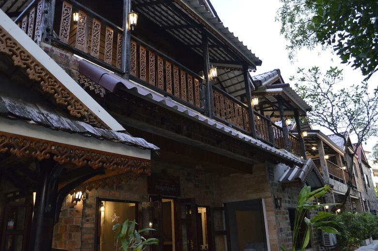 Hostal Baan Thai Homestay By Bgb Villas - Hostel