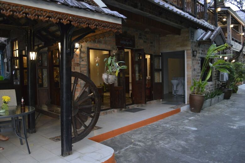 Hostal Baan Thai Homestay By Bgb Villas - Hostel