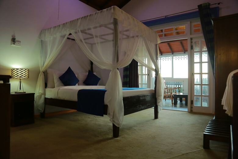 Hotel Camellia Lake Resort
