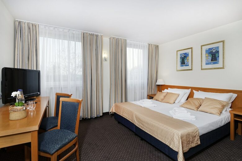 4 ?ywio?y Falenty Hotel & Conference Center