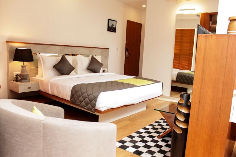Hotel Shivas Gateway Airport Road