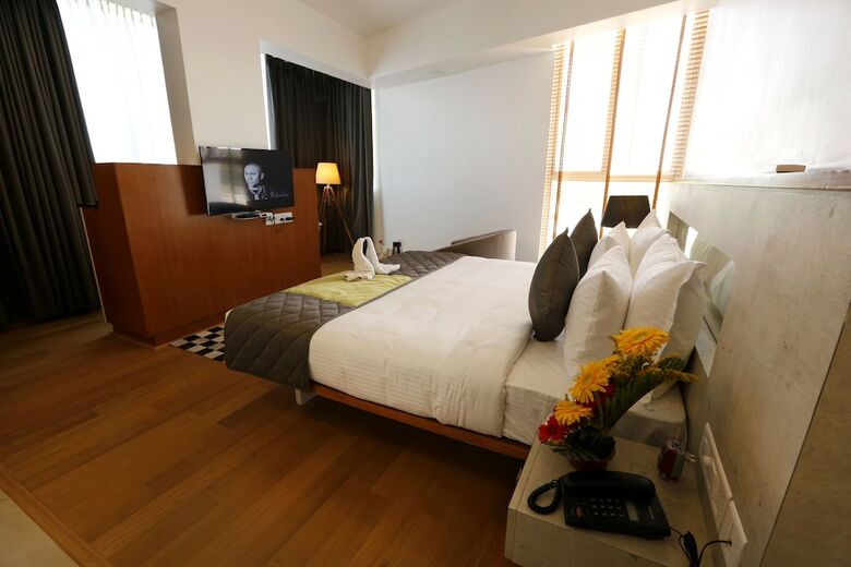 Hotel Shivas Gateway Airport Road