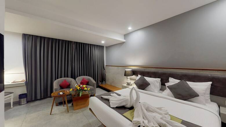 Hotel Shivas Gateway Airport Road