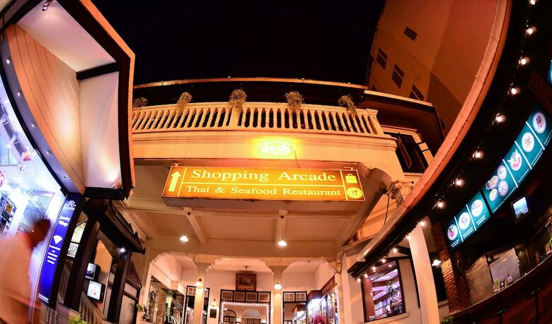 Hotel Silom Village Inn