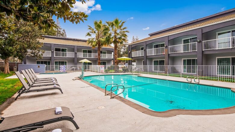 Surestay Plus Hotel By Best Western Sacramento North