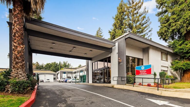 Surestay Plus Hotel By Best Western Sacramento North