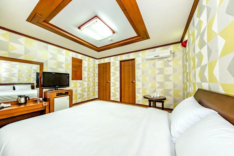 Trevi Hotel