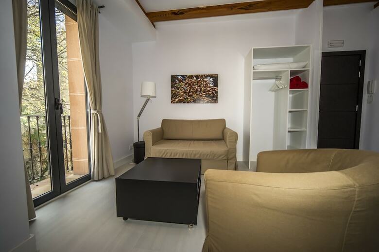 Apartamentos Jardin De Velarde
