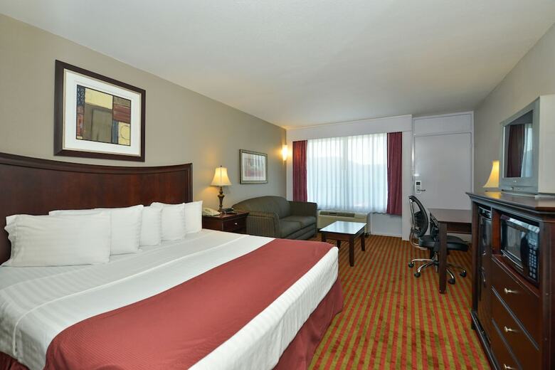 Hotel Lamplighter Inn And Suites