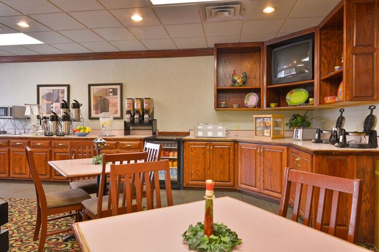 Hotel Lamplighter Inn And Suites