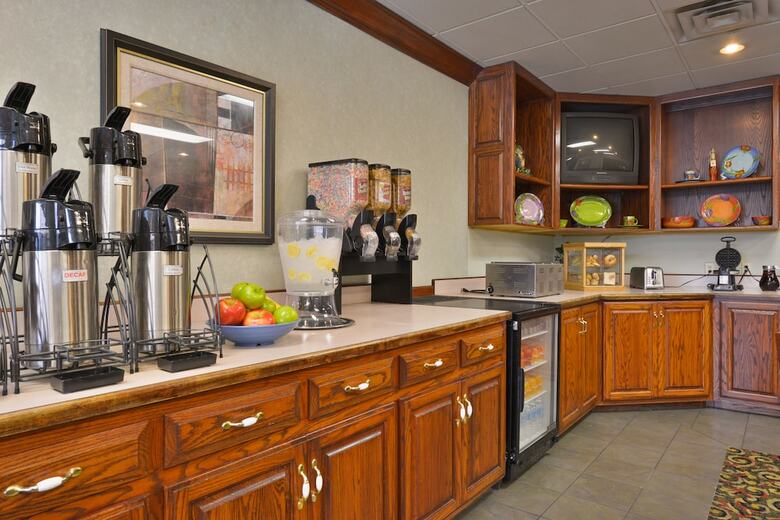 Hotel Lamplighter Inn And Suites