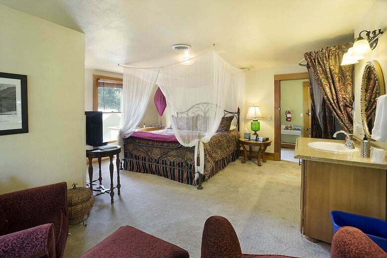 Avenue Hotel Bed & Breakfast
