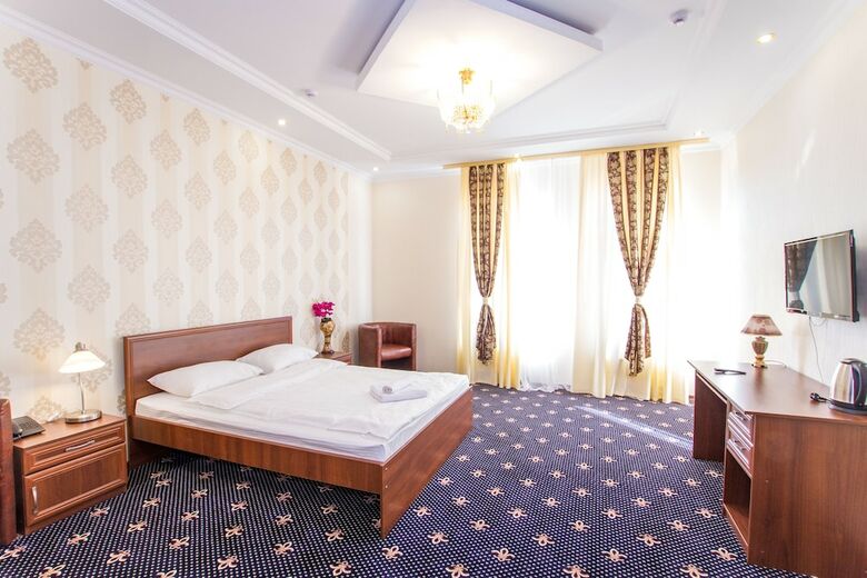 Hotel Golden Night