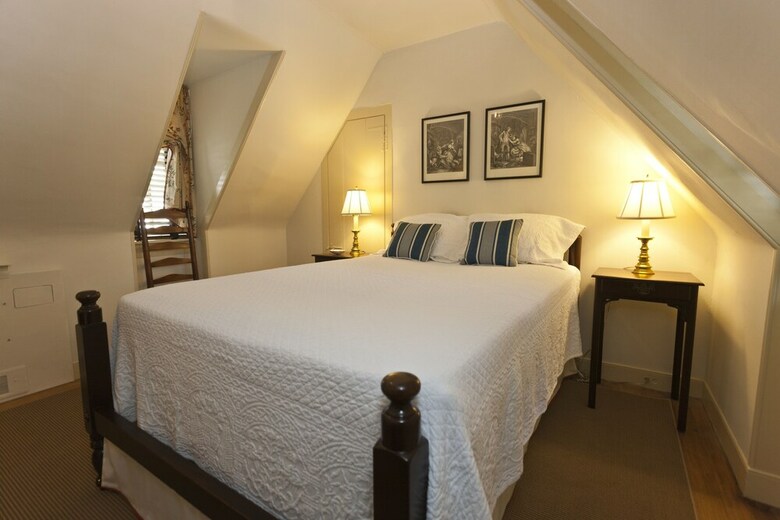 The Colonial Houses - A Colonial Williamsburg Hotel