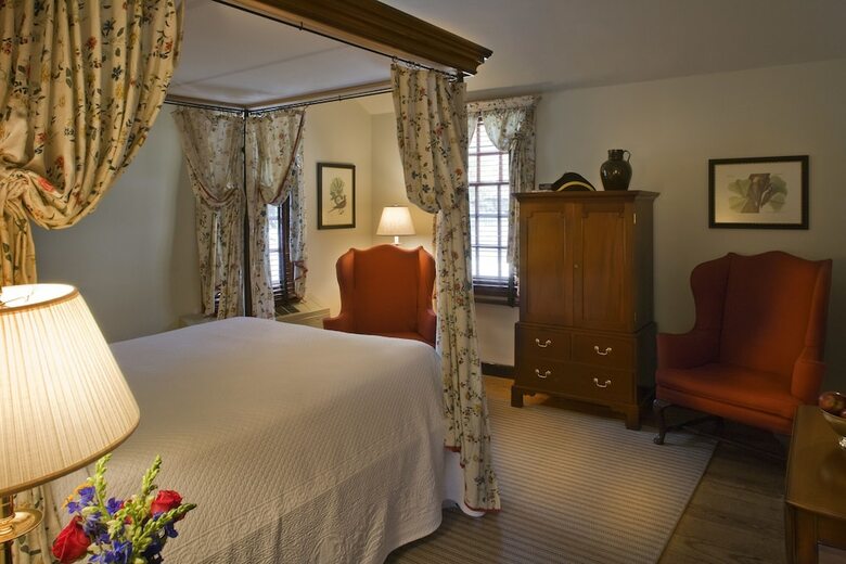 The Colonial Houses - A Colonial Williamsburg Hotel