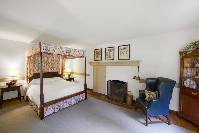 The Colonial Houses - A Colonial Williamsburg Hotel