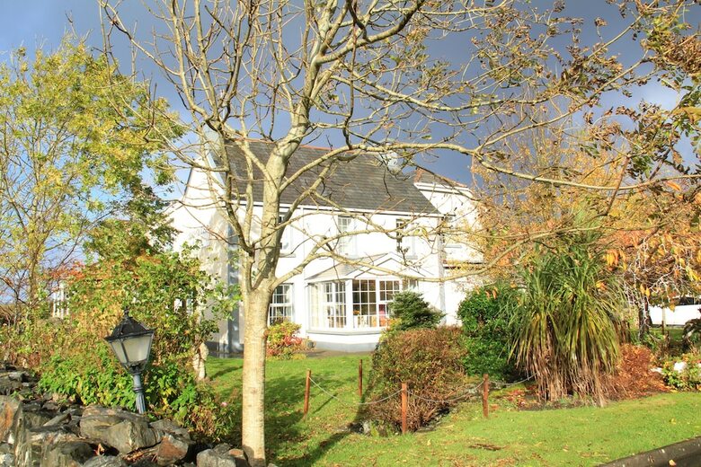 Lake House Hotel
