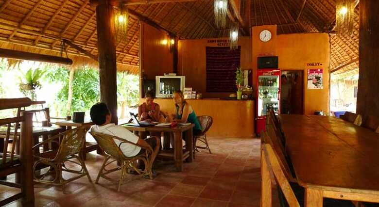 Hotel Akha River House