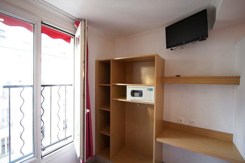Hostal Bastille Hostel