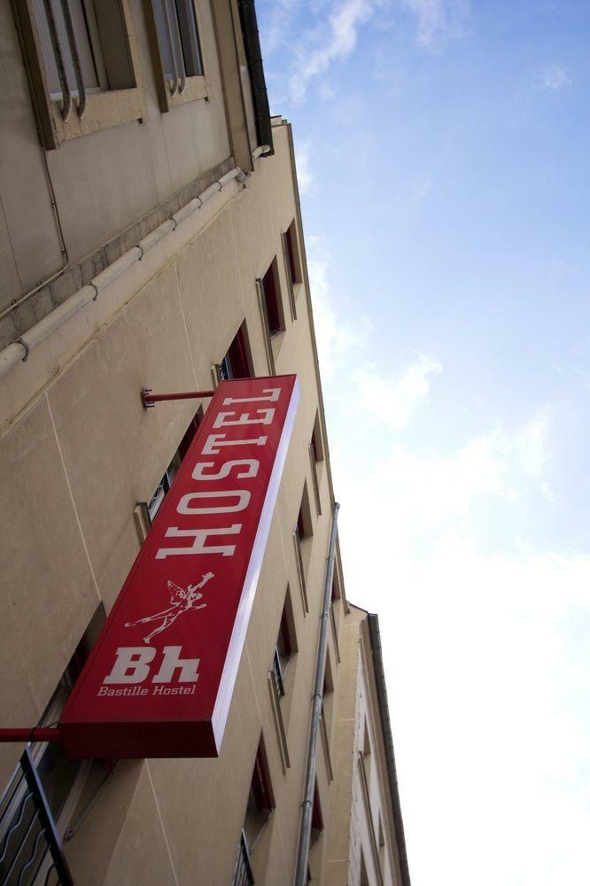 Hostal Bastille Hostel