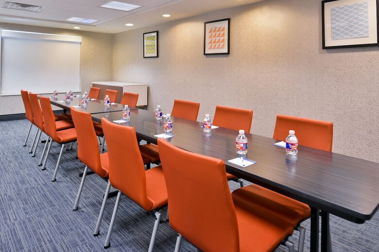 Holiday Inn Express Hotel & Suites Selma