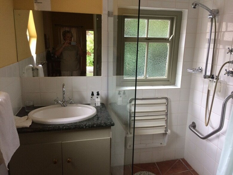 Hotel Housemartin Guest Lodge