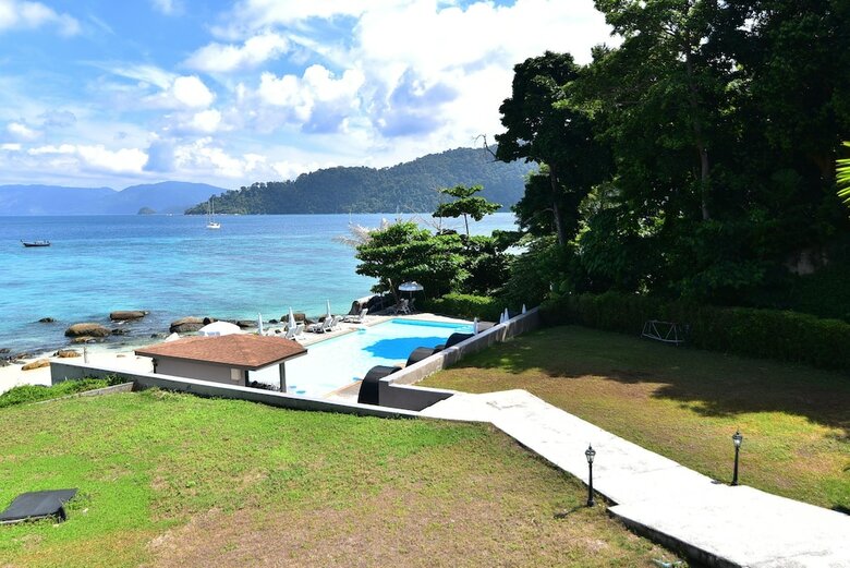 Hotel Asara Private Beach Resort