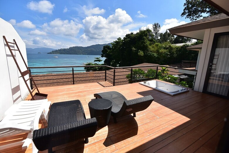 Hotel Asara Private Beach Resort
