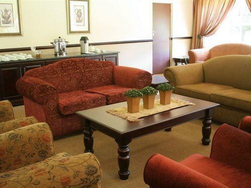 Hotel Outlook Lodge Or Tambo