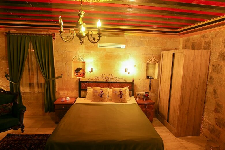 Bedrock Cave Hotel -adults Only
