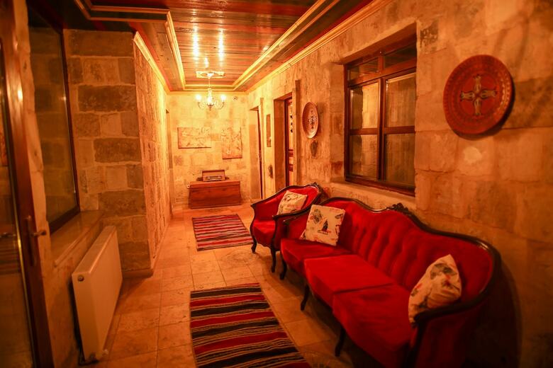 Bedrock Cave Hotel -adults Only