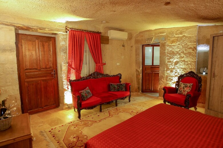 Bedrock Cave Hotel -adults Only