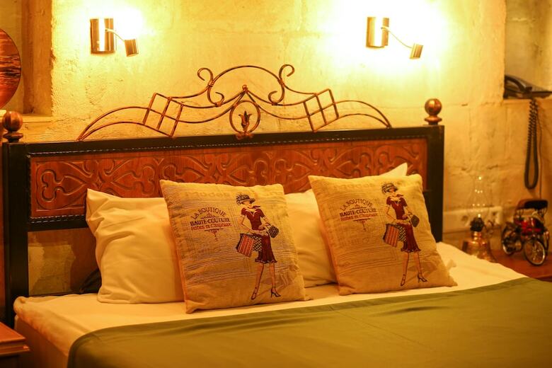 Bedrock Cave Hotel -adults Only
