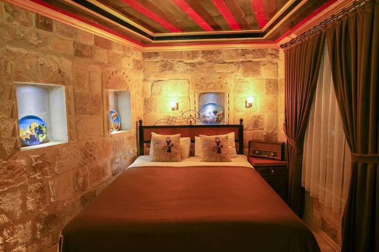Bedrock Cave Hotel -adults Only