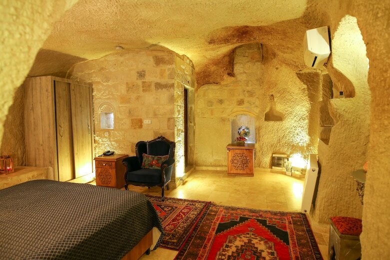 Bedrock Cave Hotel -adults Only