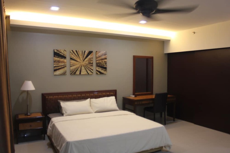 Hotel De Houz - Trefoil Setia Alam Home Stay