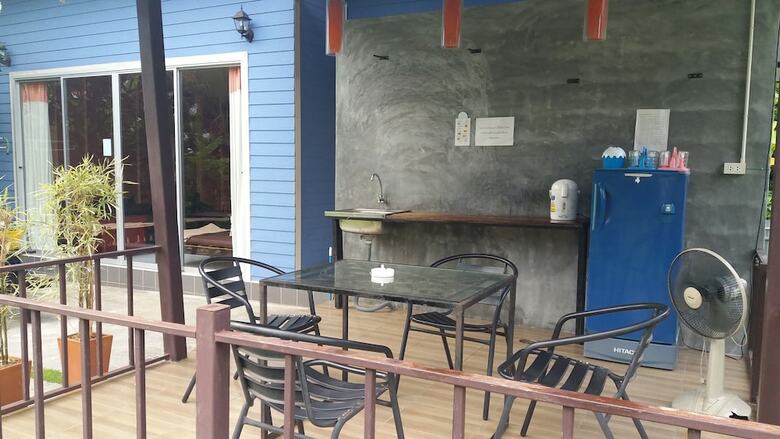 Hotel Levee Camp