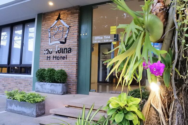 H Hotel Phrasing