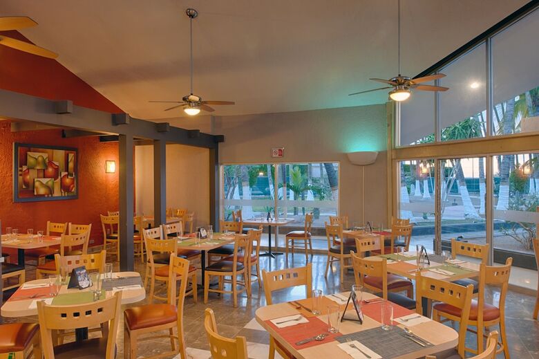 Araiza Palmira Hotel