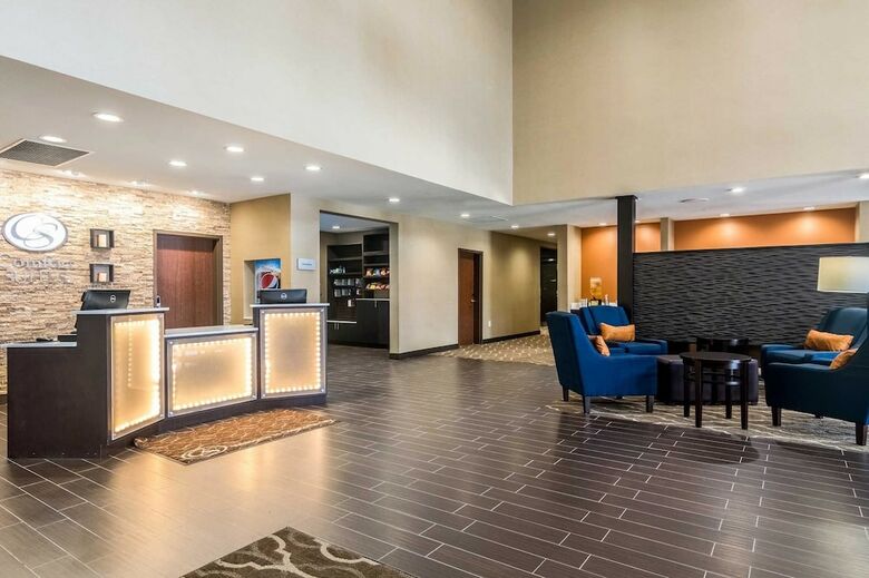Hotel Comfort Suites Airport On Meridian